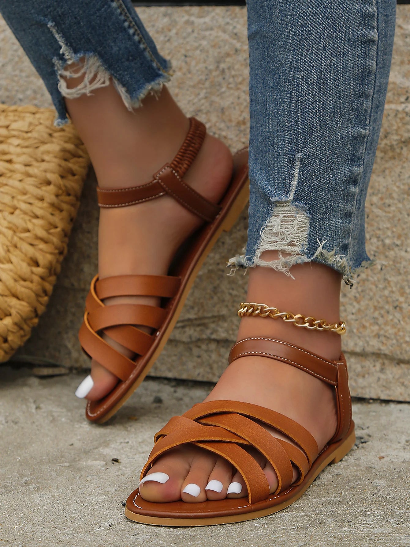 Summer New Women's Flat Bottom Roman Strap Sandals with Non slip Rubber Soles Fashion Women's Shoes